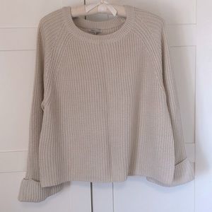 Cute spring sweater in. M/L. Oatmeal/natural in color.